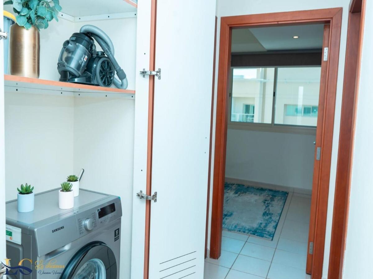 Apartment Bright & Spacious 2 Bed In The Greens, *