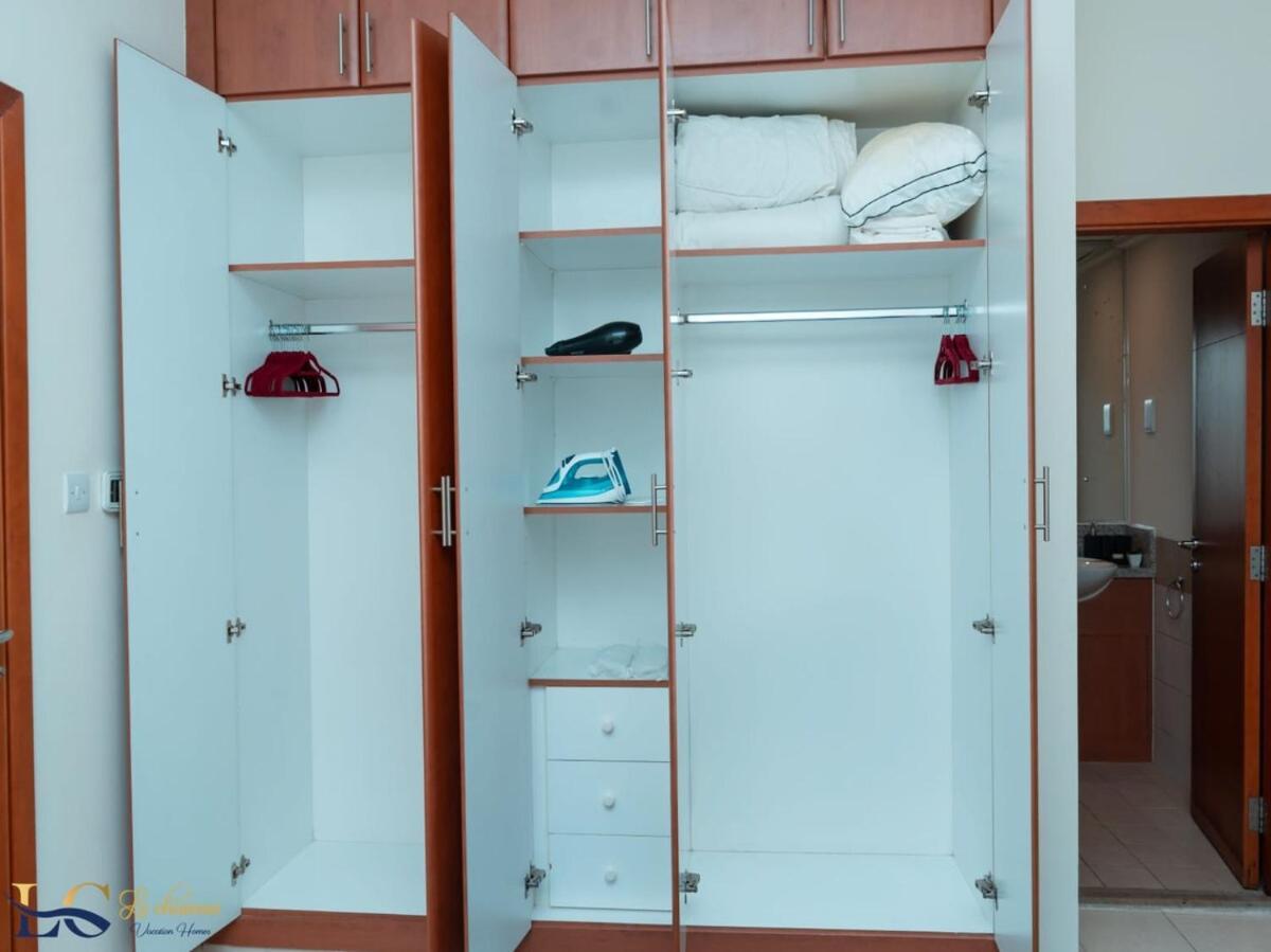 Apartment Bright & Spacious 2 Bed In The Greens, *
