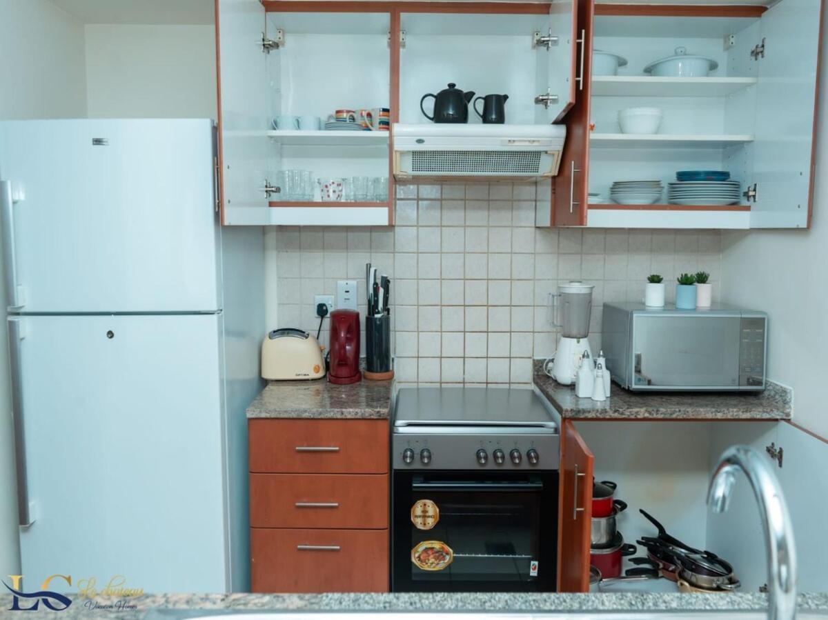 Bright & Spacious 2 Bed In The Greens, * Dubai