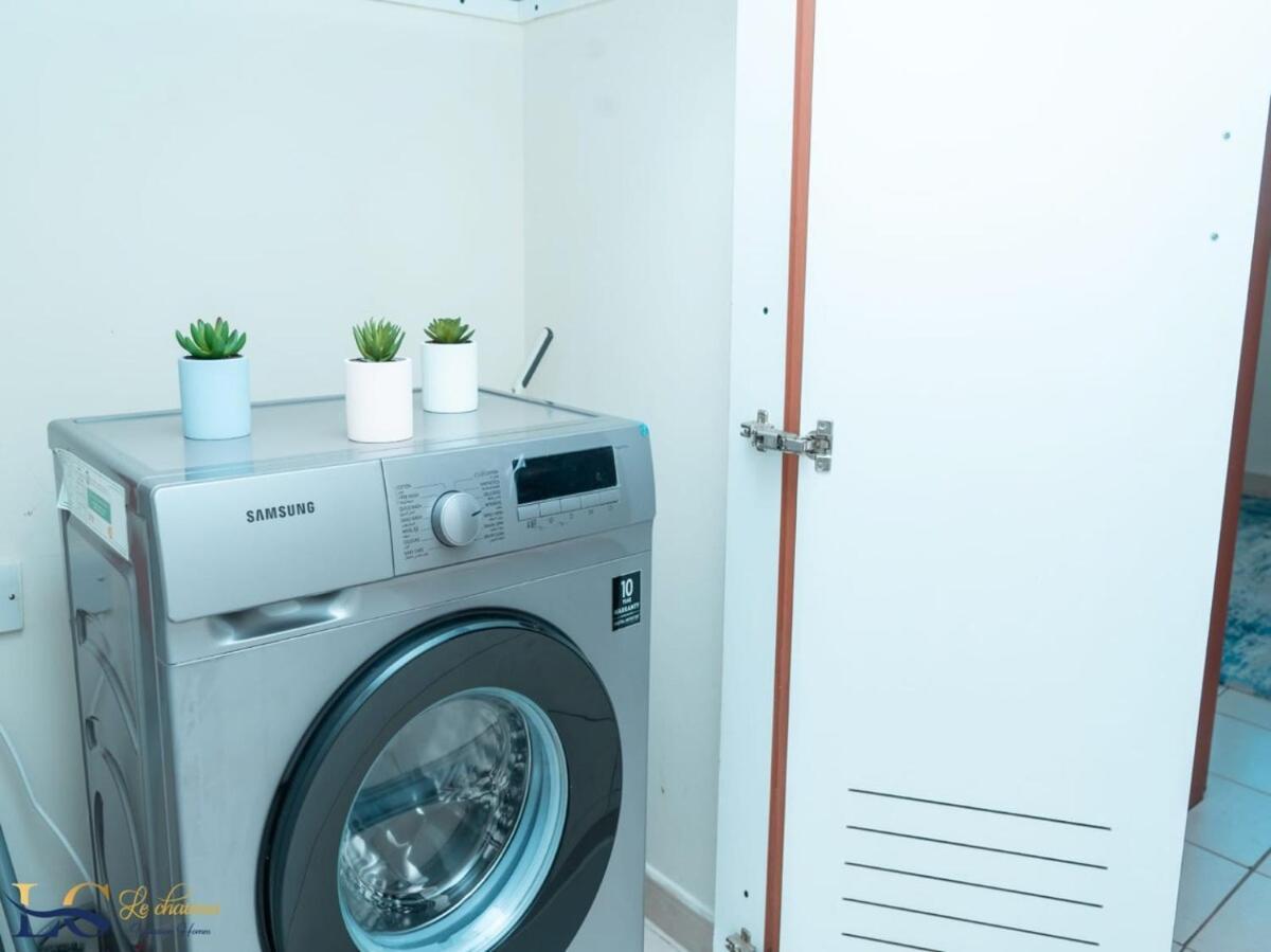 Bright & Spacious 2 Bed In The Greens, Apartment